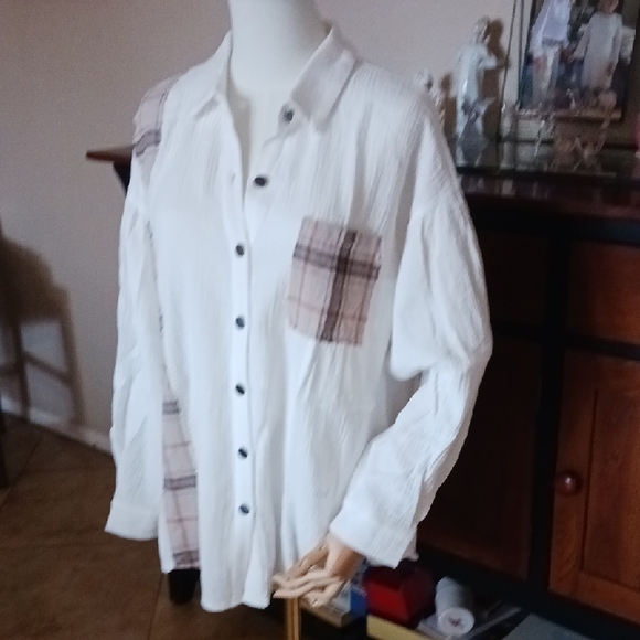 NWT POL Cream Button-Up Shirt - Picture 12 of 14